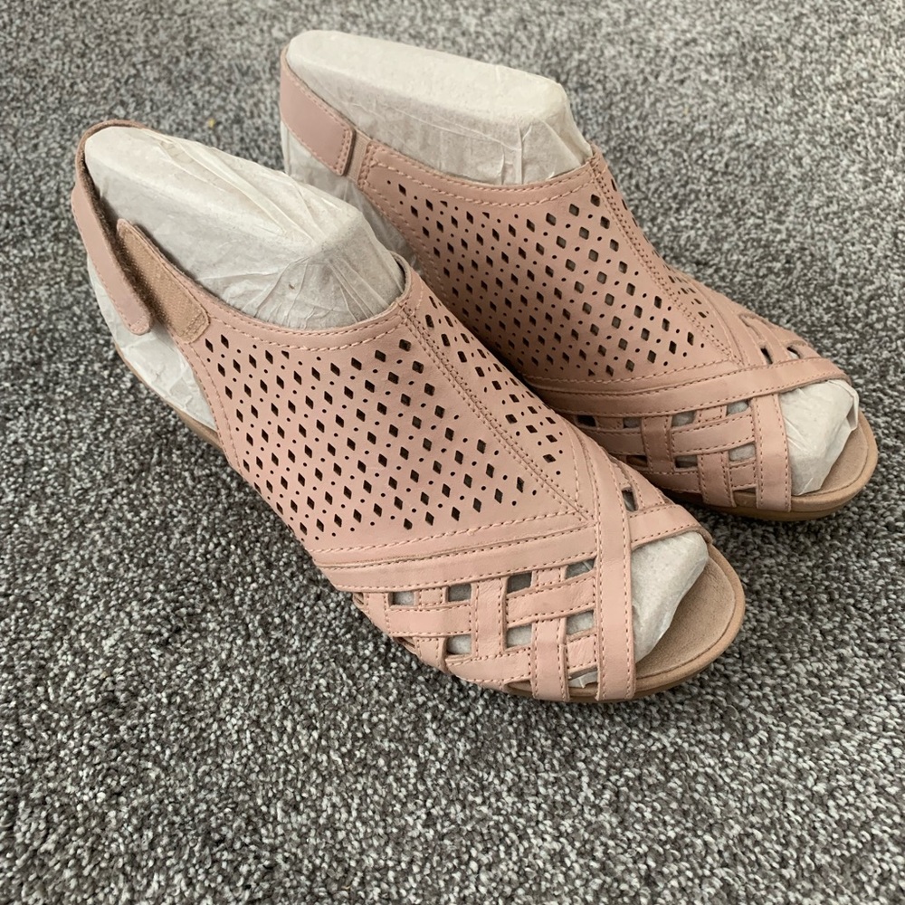 Earth Pisa Galli sandals size 8 leather low wedge cork shoe